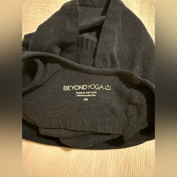 Beyond Yoga Black Spacedye Racerback Crop Tank XS - Picture 3 of 3